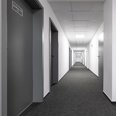 Hotel Zimni Stadion Slaný Kültér fotó